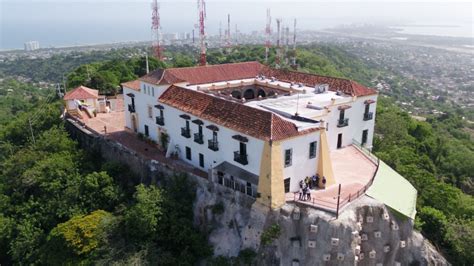 Cerro de la Popa: Wyniosła Świątynia z Zapierającymi Tchu Widokami na Cartagenę!