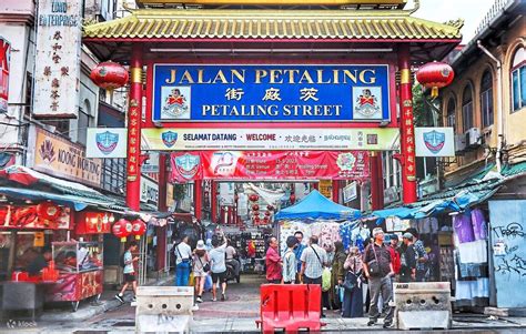  Chinatown Petaling Street:  A Vibrant Tapestry of History and Culinary Delights!