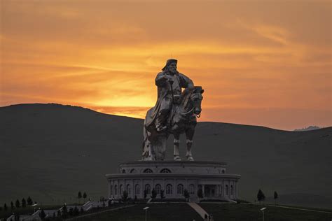  Grobowiec Genghis Chana -  monumentalna historia ukryta w serce stepu!