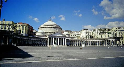 Piazza del Plebiscito: History and Splendor in the Heart of Naples!